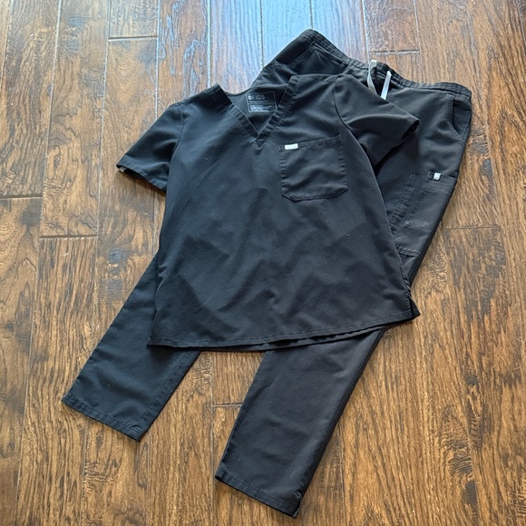 Figs Other - Figs Black Technical Collection Scrub Top, size large top and large tall pants